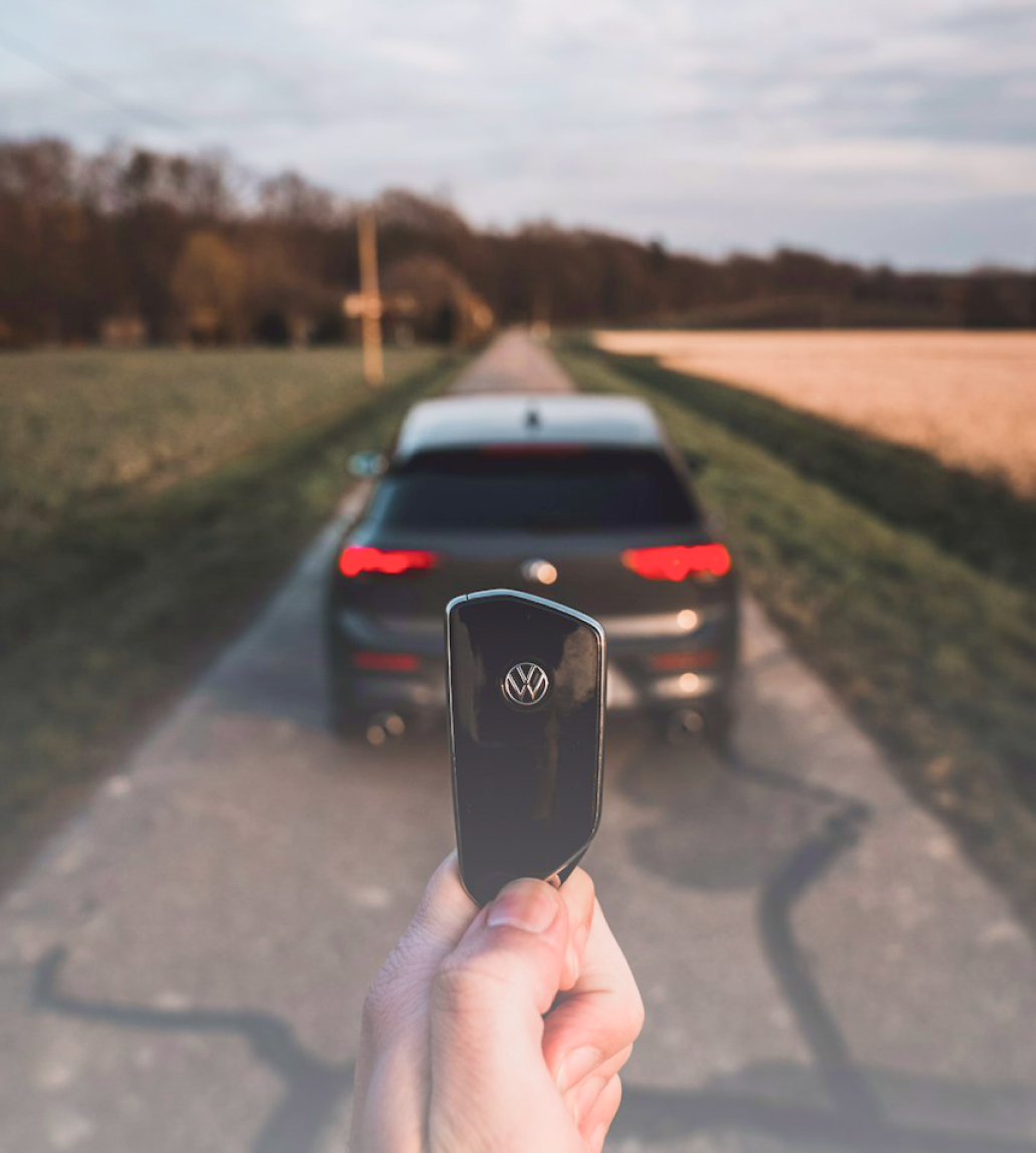 coche-en-carretera-desktop